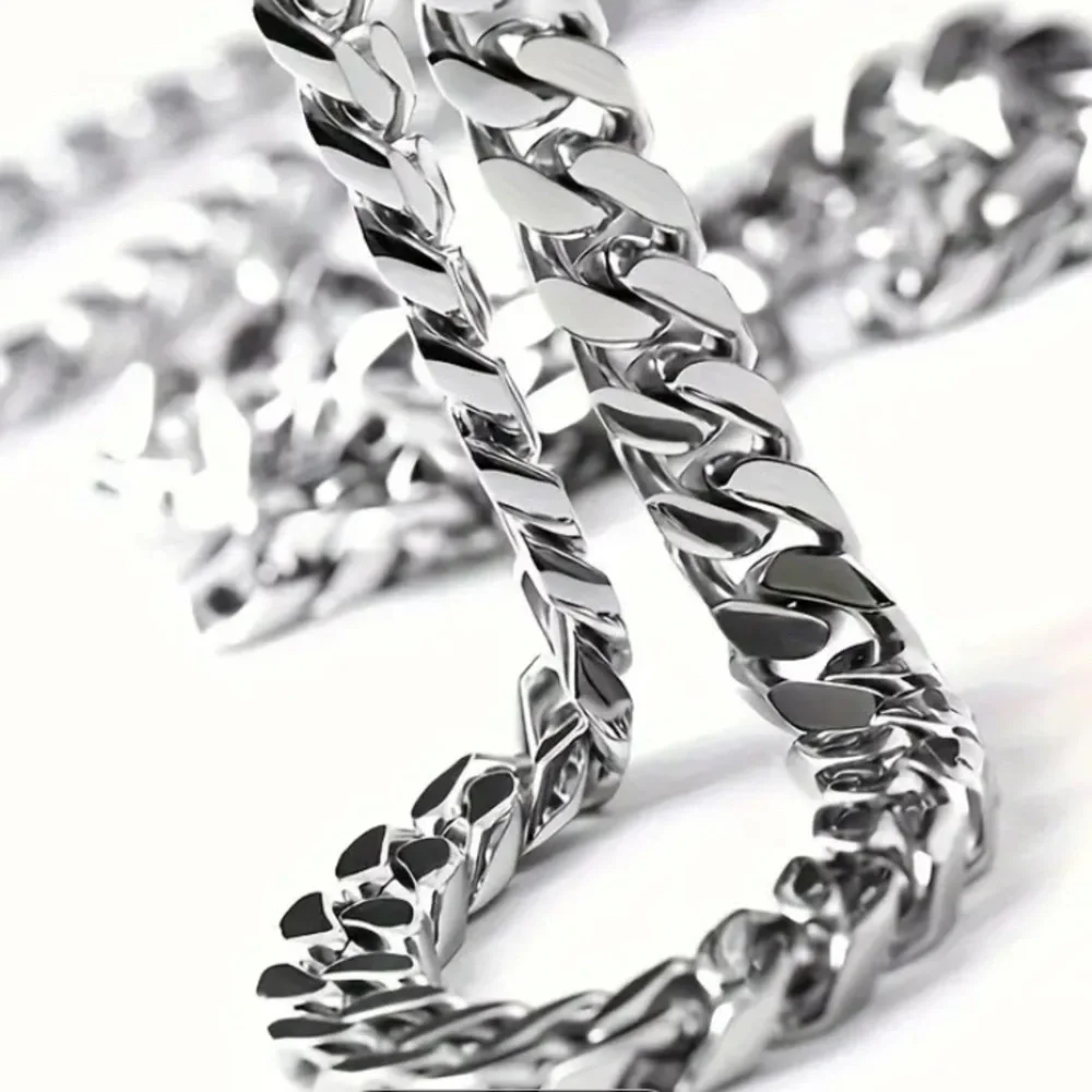 Stainless steel 8mm chain link necklace.